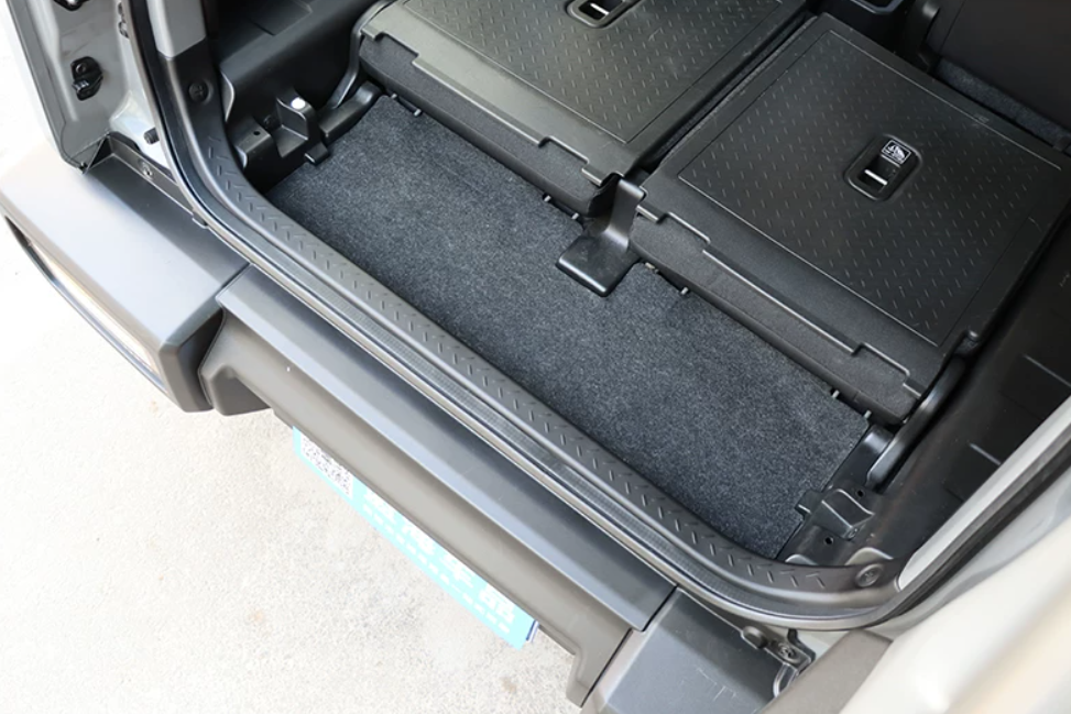 Ốp chống trầy cốp Suzuki Jimny