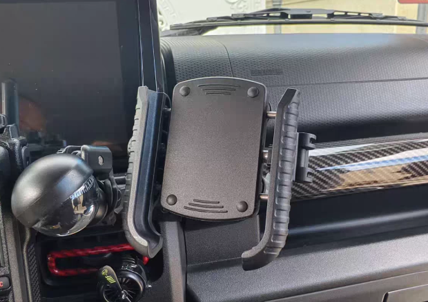 Giá đỡ điện thoại trên xe Suzuki Jimny JB74