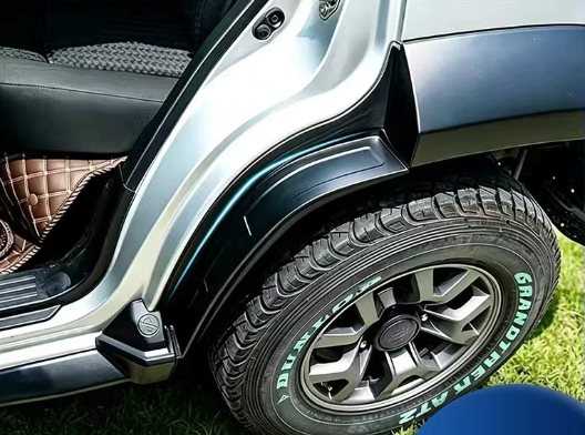 Tấm chắn bùn bánh sau xe Suzuki Jimny JB74