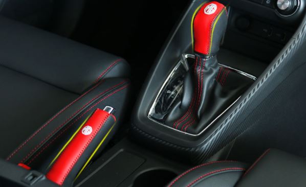 Bọc da tay phanh + cần số MG ZS