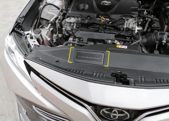 Ốp lỗ thông điều hòa khoang máy Toyota Camry 18-19