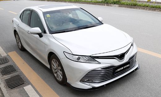 Cản trước đen bóng Toyota Camry 18-19