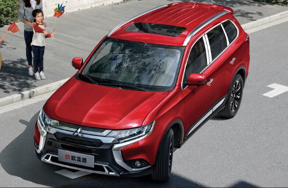 Ốp inox viền trên kính Mitsubishi Outlander