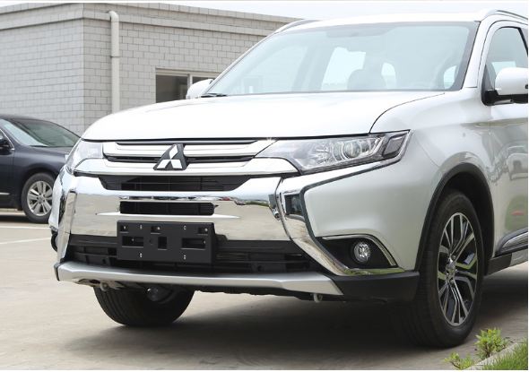 Ốp mặt lưới tản nhiệt mạ crom Mitsubishi Outlander