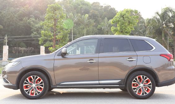 Ốp trang trí lazang Mitsubishi Outlander (Mẫu 2)