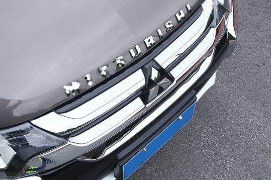 Ốp viền dưới mặt calang Mitsubishi Outlander